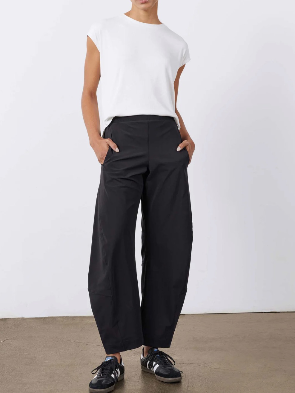 Ruti On The Loose Black High-Rise Barrel Pants